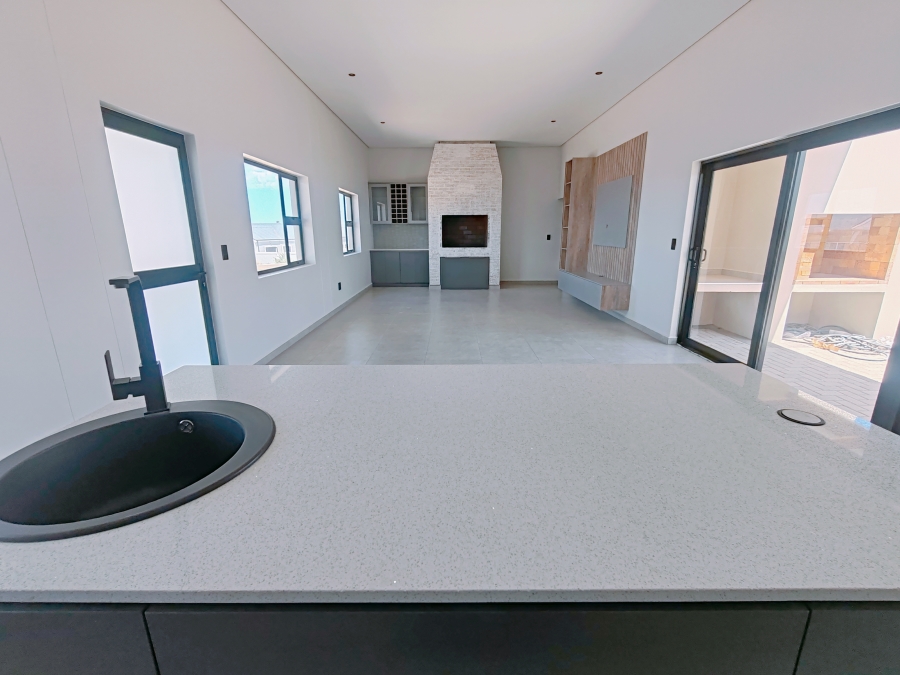 3 Bedroom Property for Sale in Hoogland Western Cape